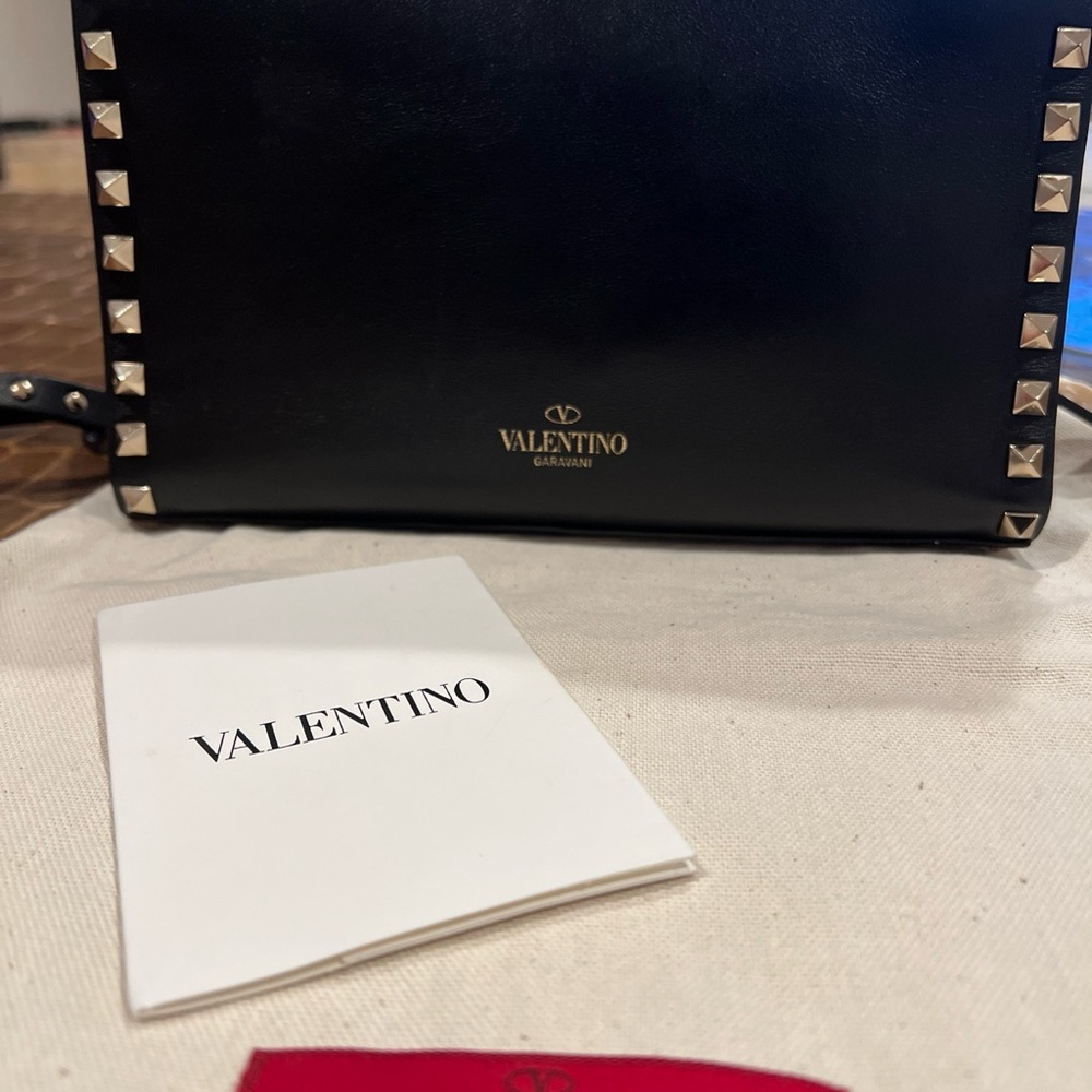 SMALL ROCKSTUD GRAINY CALFSKIN CROSSBODY BAG - Picture 4 of 4